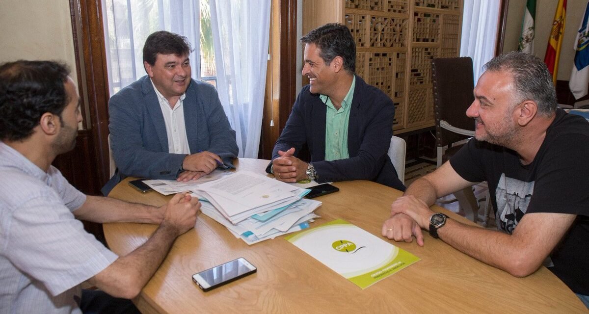 Huelva se suma a los ayuntamientos comprometidos por el empleo y la profesión periodística