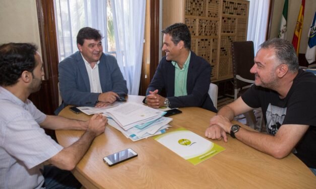 Huelva se suma a los ayuntamientos comprometidos por el empleo y la profesión periodística