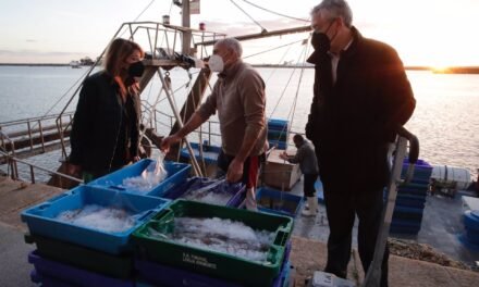 La nueva lonja pesquera inicia su actividad para desarrollar su actividad pesquera onubense