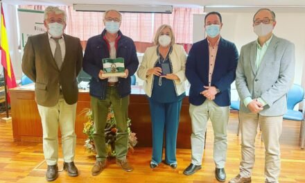 El personal sanitario de la Cuenca Minera recibe la Bandera de Andalucía