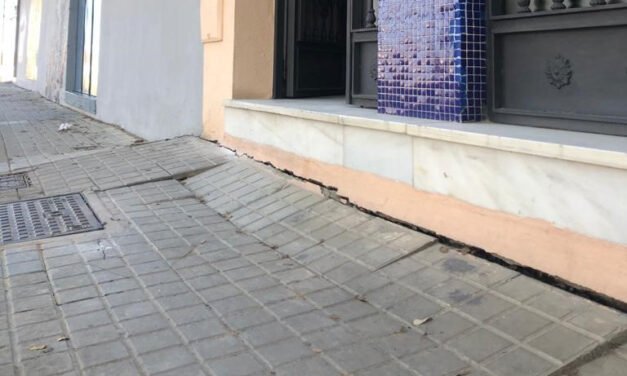 Una vecina de Costa de la Luz se parte el peroné por el «mal estado» de la calle