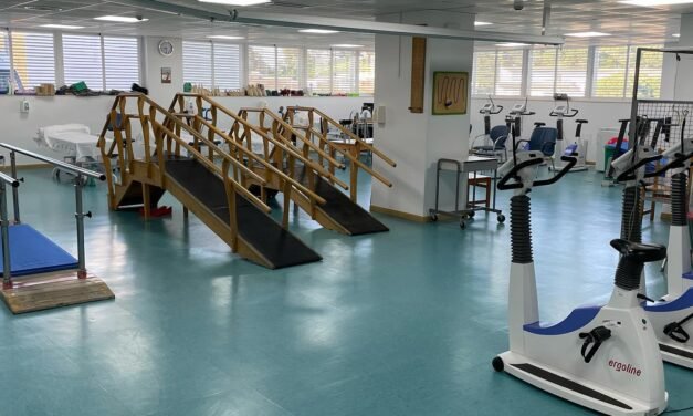 El Hospital de Riotinto abre por las tardes su sala de fisioterapia para reducir listas de espera