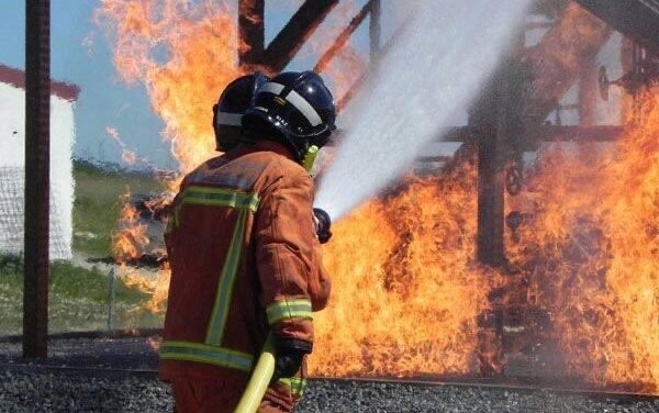 Un incendio calcina una vivienda en Aracena