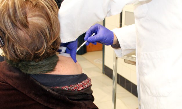 El Centro de Salud de Cartaya acelera el ritmo de vacunación entre las personas de menos de 80 años