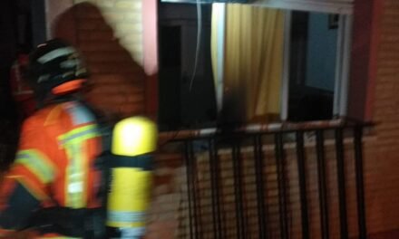 Rescatan a una anciana del incendio de una vivienda en Ayamonte