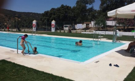 A licitación por un mínimo de 450 € el uso del bar de la piscina de La Granada para este verano