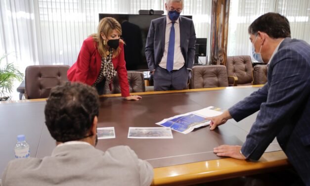 La presidenta de la Autoridad Portuaria de Huelva recibe a la adjudicataria del concurso de la Marina del Muelle de Levante