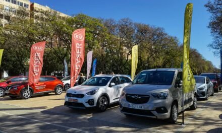 Más de 60 vehículos se exponen en la avenida de Andalucía hasta el próximo domingo