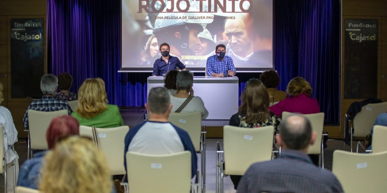La Fundación Cajasol acoge con éxito la proyección de ‘Rojo Tinto’