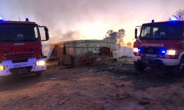 Dos fallecidos en el incendio de un asentamiento de chabolas de Lucena del Puerto 