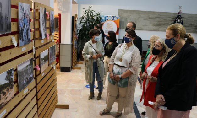 Medio centenar de fotografías muestran en Cartaya las vivencias de los caminos de la Hermandad del Rocío