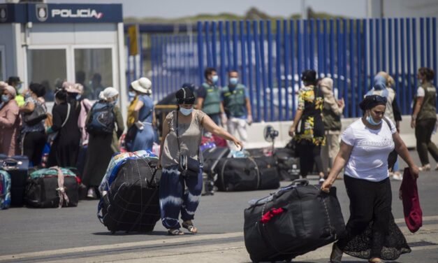 Regresan a Marruecos las primeras 660 temporeras de los frutos rojos