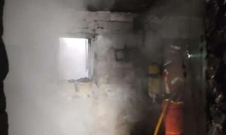 Bomberos intervienen en el incendio de una vivienda en Ayamonte