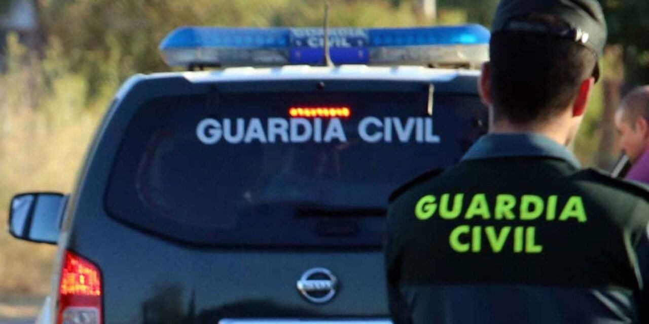 Un herido en el choque entre una moto y un coche en Isla Cristina