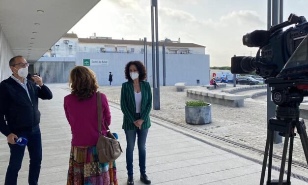 La alcaldesa de Gibraleón urge a la Junta a mejorar la atención sanitaria en el municipio