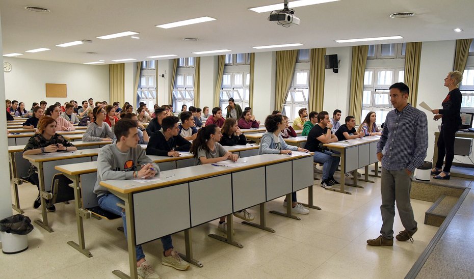 Casi 2.500 alumnos se examinan en Huelva de la prueba de acceso a la Universidad