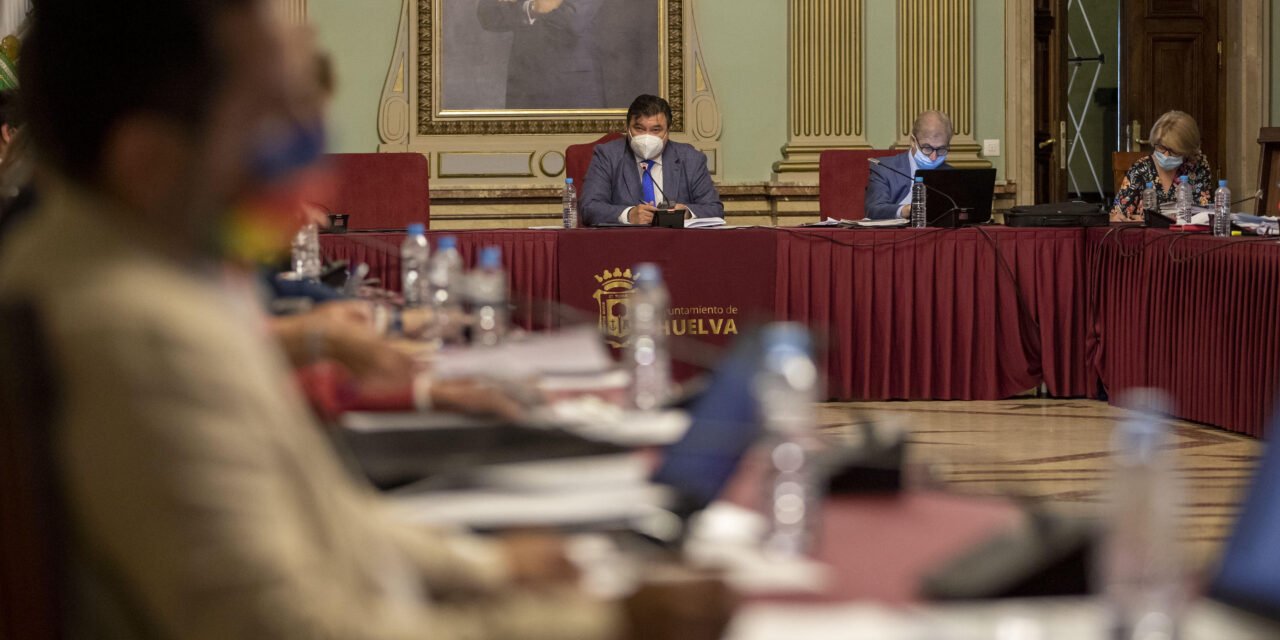 La ultraderecha impide el consenso en favor de los derechos del Colectivo LGTBIQ+ en el pleno de Huelva