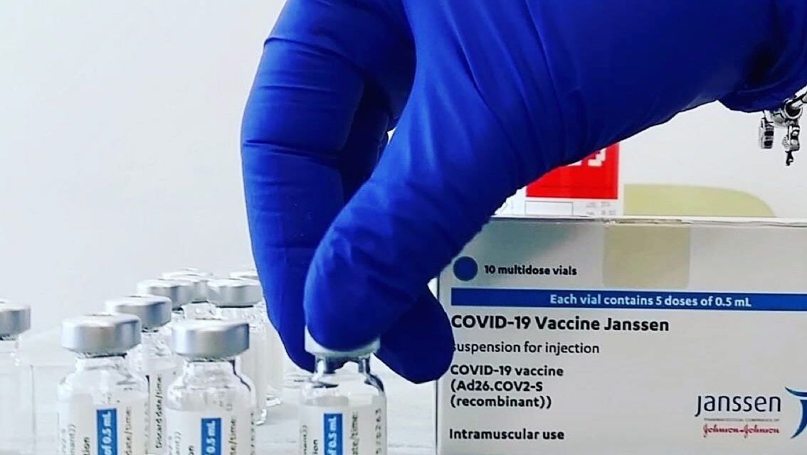 Más de un centenar de personas acude a la jornada de vacunación sin cita de Riotinto