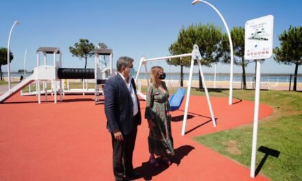 El Puerto pone en marcha un parque infantil accesible en el Paseo de la Ría