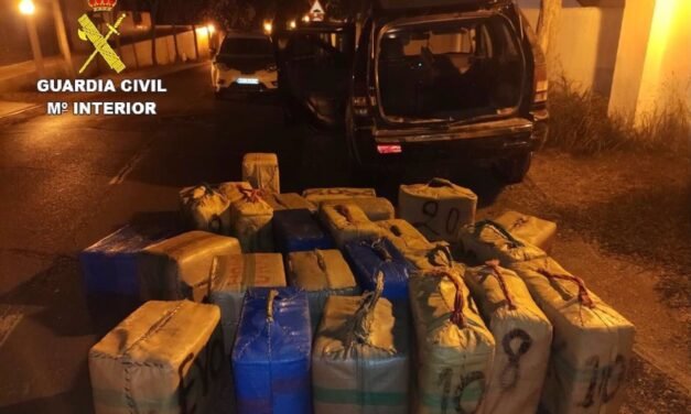 Cuatro detenidos por tráfico de drogas tras intervenir 25 fardos de hachís en Isla Cristina