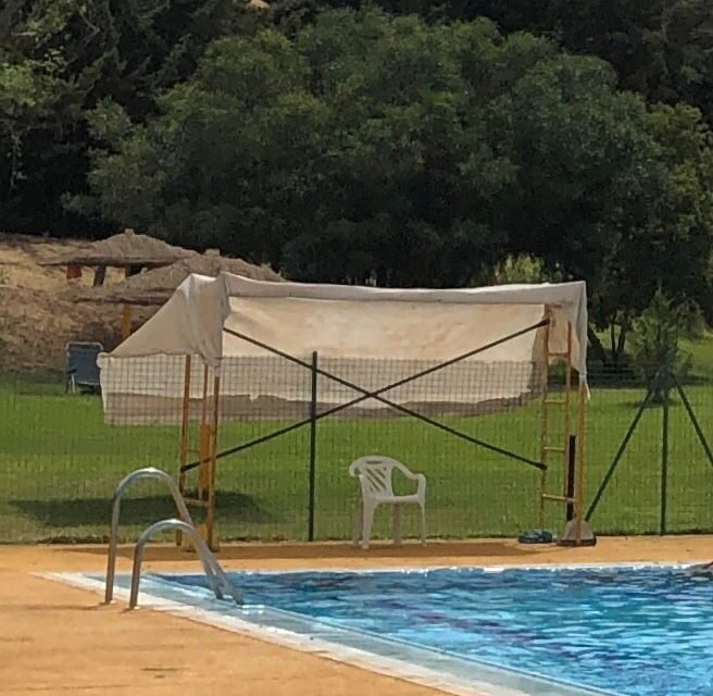 Denuncian las condiciones “de vergüenza” de los socorristas de la piscina de Zalamea
