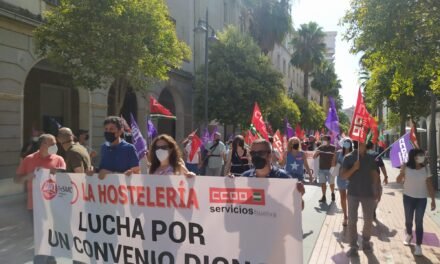 Trabajadores de la hostelería de Huelva protestan contra el bloqueo del convenio del sector