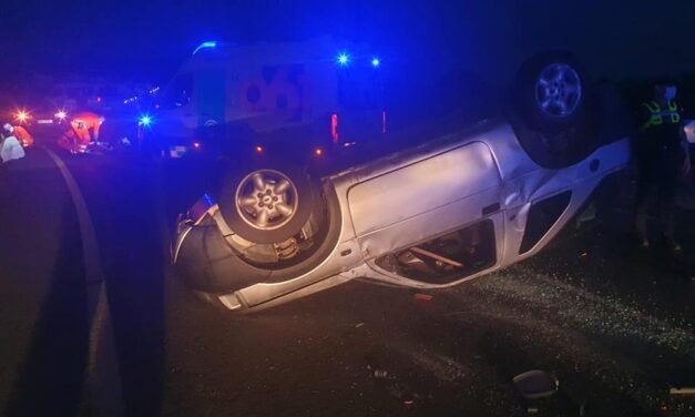 Dos heridos al volcar un vehículo en la carretera de El Terrón