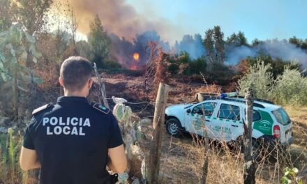El Infoca controla el incendio de Hinojos y trabaja para su extinción definitiva