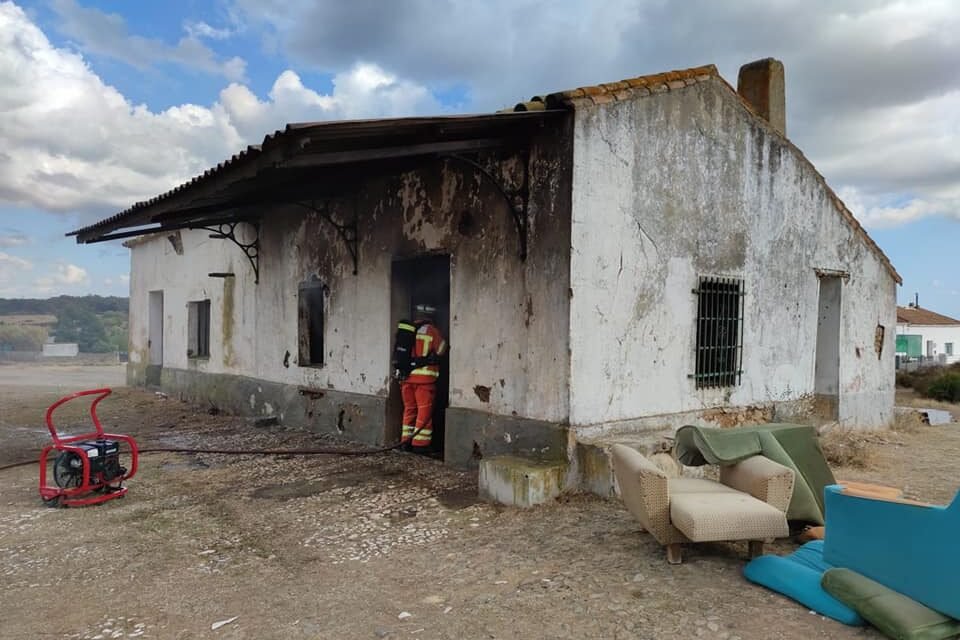 Arde la antigua estación de El Pozuelo