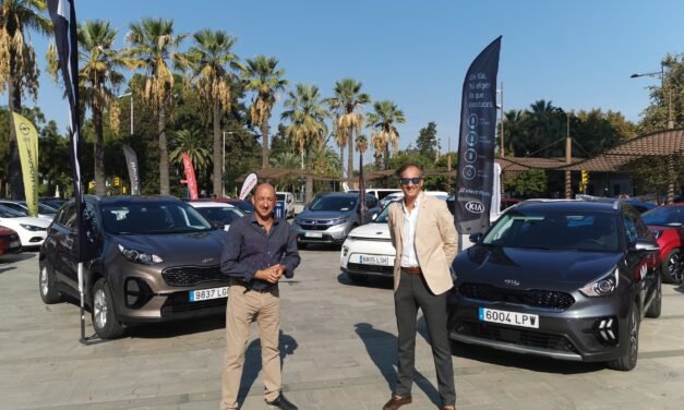 Arranca la III Feria del Automóvil en Huelva con más de 60 vehículos en la Plaza Doce de Octubre
