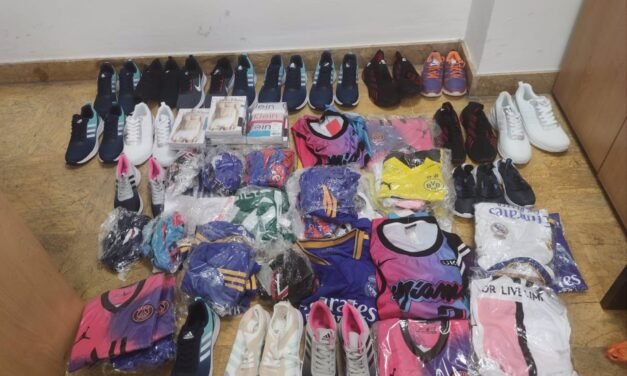Intervienen más de 200 prendas de ropa falsificadas en distintos puntos de venta ilegal de la capital