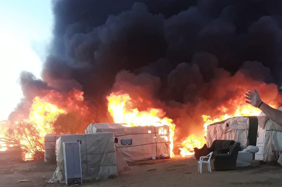 Un incendio arrasa 60 chabolas en un asentamiento de Lepe