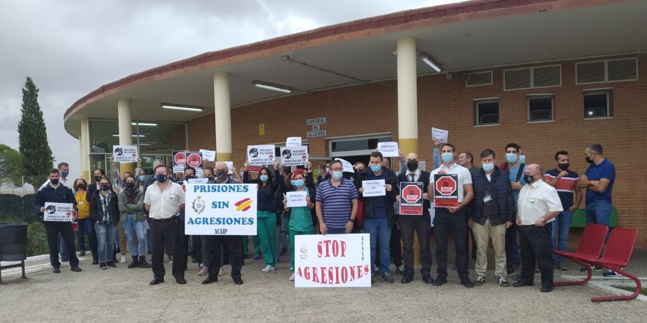 Trabajadores de la prisión de Huelva paran 15 minutos como protesta por las últimas agresiones