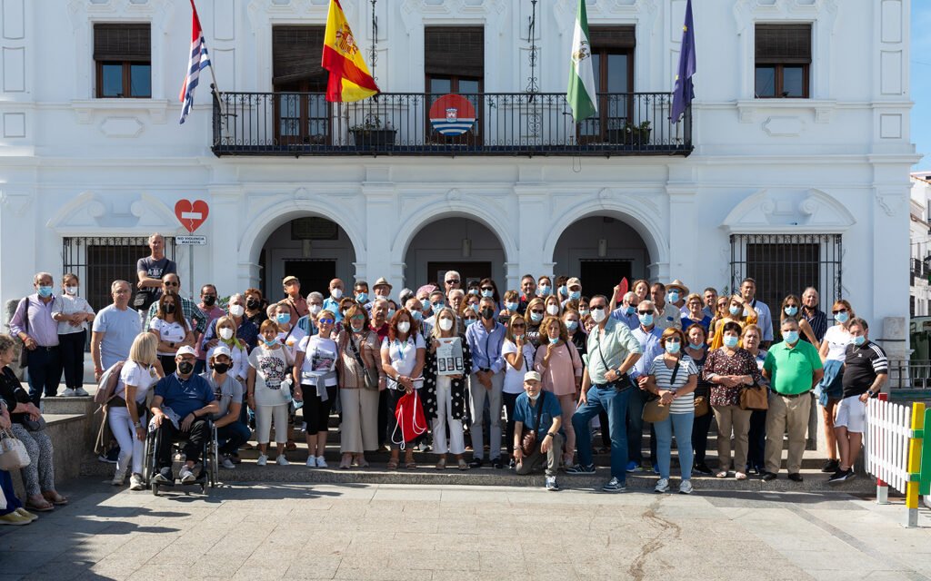 Cartaya recibe la visita de un centenar de turistas de Trebujena