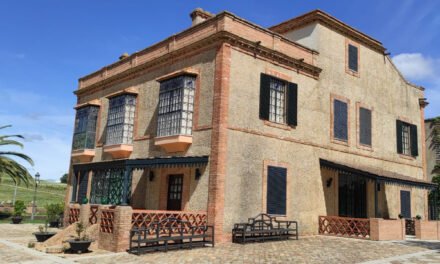 Valverde ve la inclusión de la Casa Dirección en el Patrimonio Andaluz como un “reconocimiento a su reapertura”
