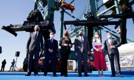 Yilport estrena tres nuevas ‘Supergrúas’ en el Puerto de Huelva