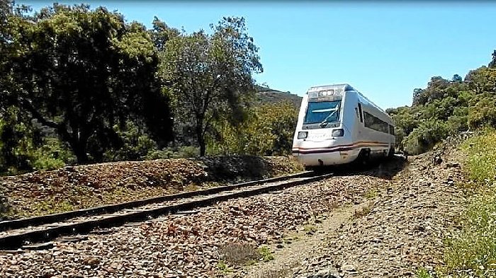 Adif contrata obras por dos millones de euros para mejorar la Huelva-Zafra