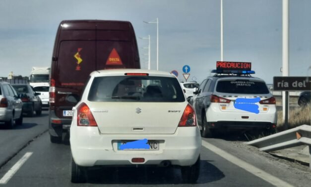 Una colisión en cadena provoca retenciones en la entrada a Huelva junto al Monumento a Colón