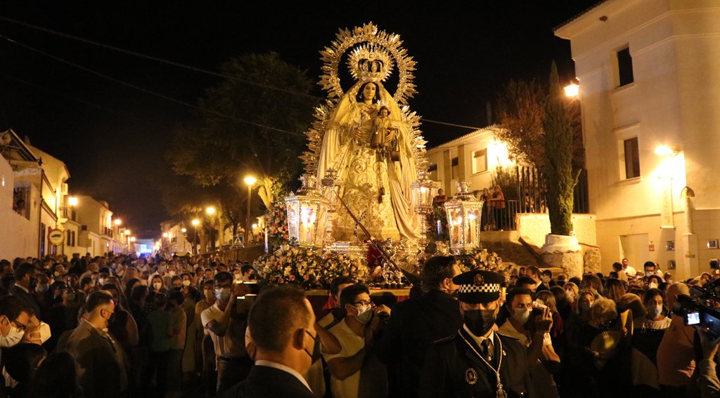 La patrona de Cartaya procesiona por los barrios afectados por las inundaciones