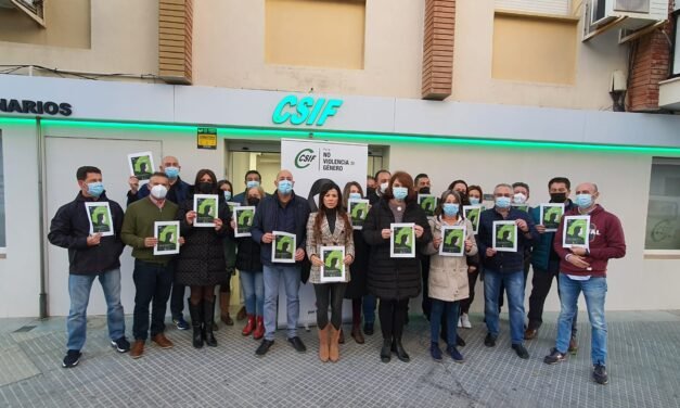 CSIF se concentra contra la violencia machista en su sede provincial que ya es ‘Punto Violeta’