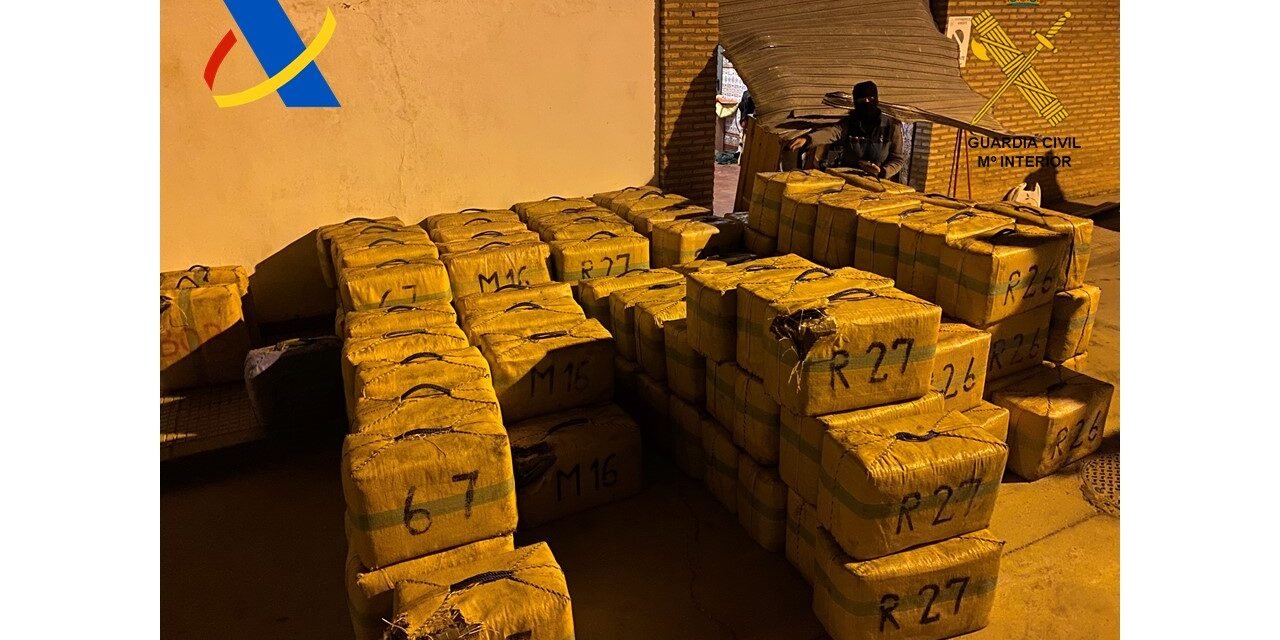 Intervienen 3.600 kilos de hachís ocultos en un garaje en Ayamonte