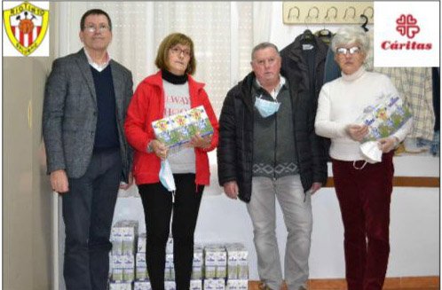 El Riotinto Balompié dona 100 litros de leche a Cáritas Huelva