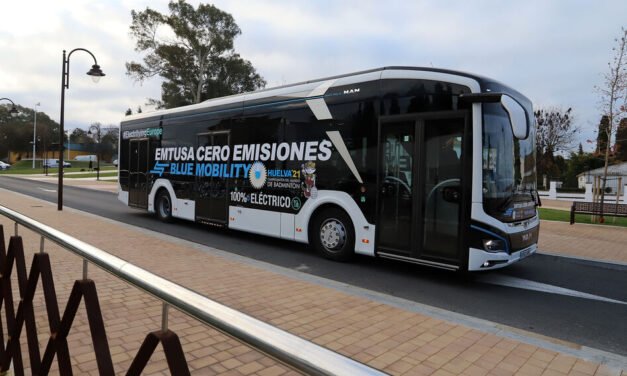 Llega a Huelva el primer autobús eléctrico para renovar la flota