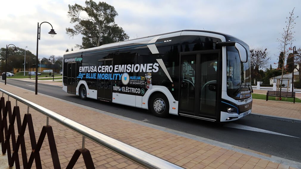 Llega a Huelva el primer autobús eléctrico para renovar la flota
