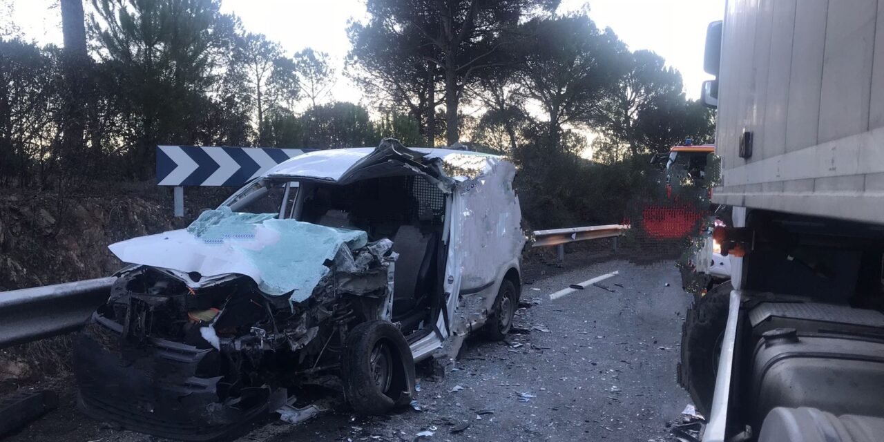 Un herido y dos horas de retenciones tras un accidente entre Riotinto y Campofrío