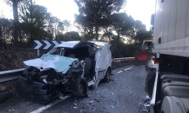 Un herido y dos horas de retenciones tras un accidente entre Riotinto y Campofrío