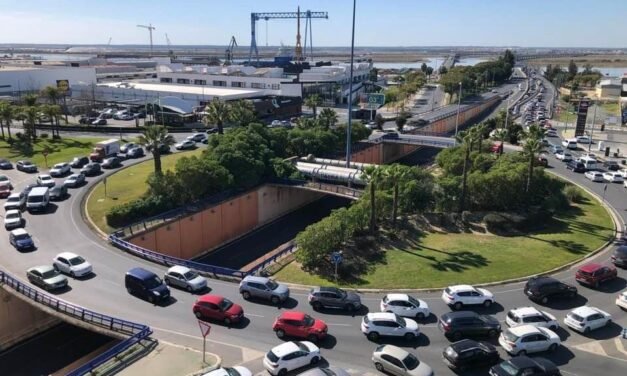 Tres accidentes en menos de dos horas provocan un fuerte atasco en Huelva