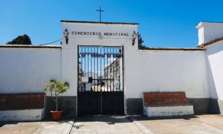 El cementerio de El Campillo cierra por las tardes por obras de mantenimiento