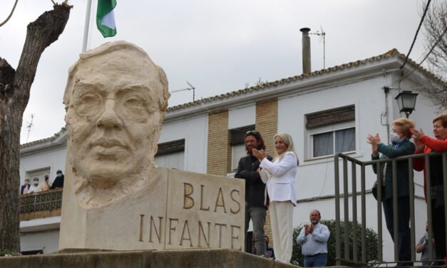 Blas Infante renace en Cartaya a través de un busto de Martín Lagares