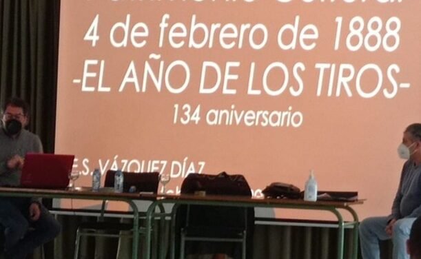 Juan Carlos Domínguez imparte una conferencia sobre el Año de los Tiros en el IES Vázquez Díaz